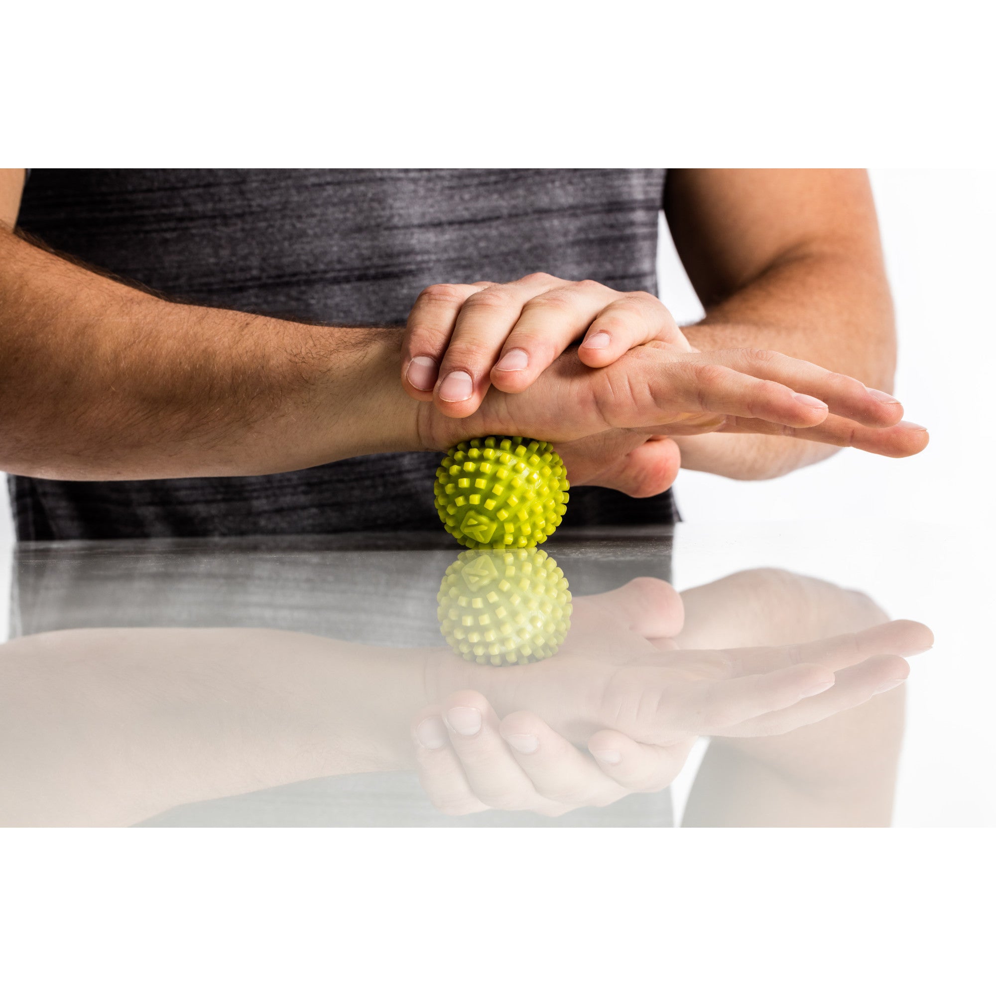 triggerpoint-mobipoint-bola-de-masaje-compacta-de-5-cm-con-superficie-de-puntas- image 2