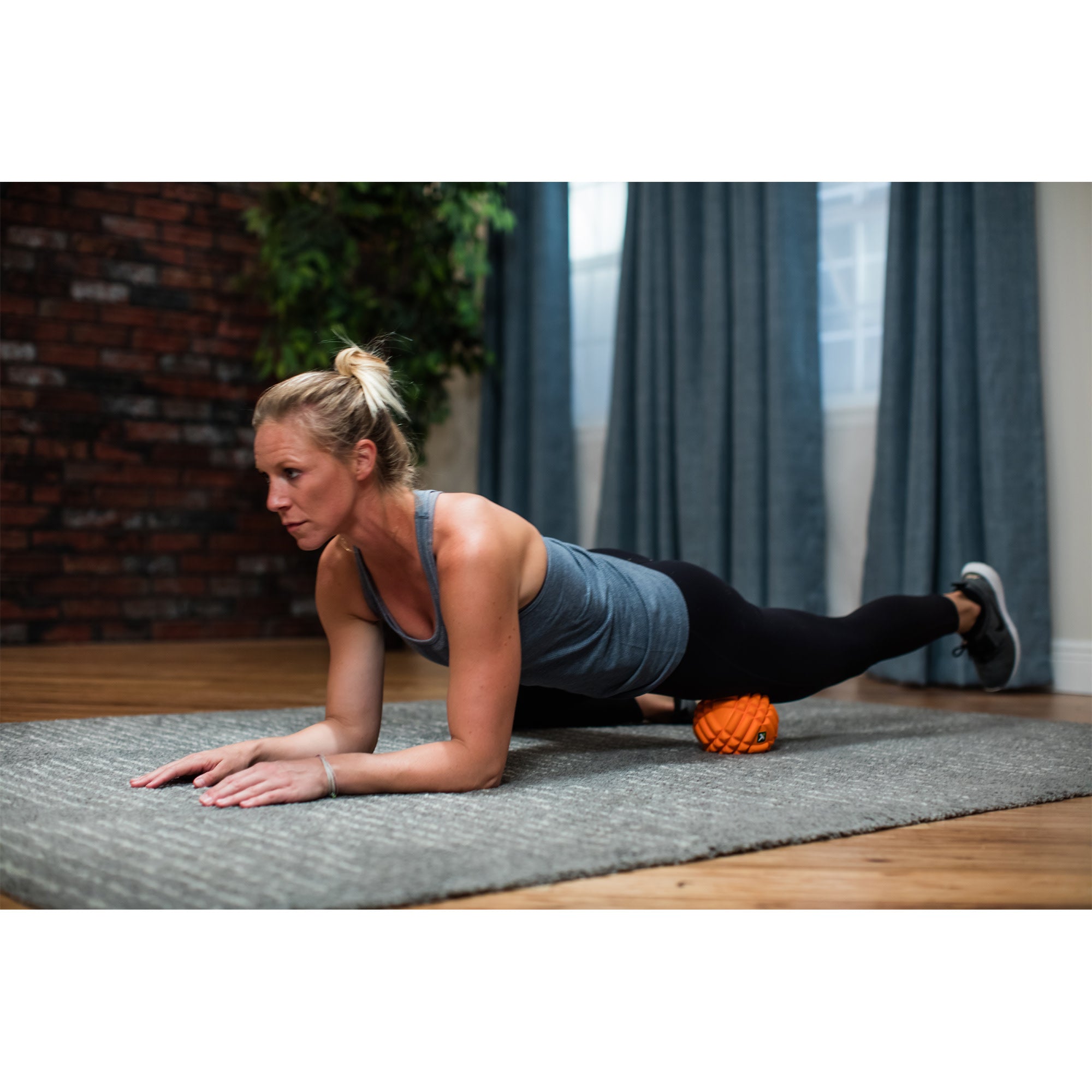 triggerpoint-grid-ball-bola-de-masaje-best-seller-de-densidad-media-con-patr-n-g image 3